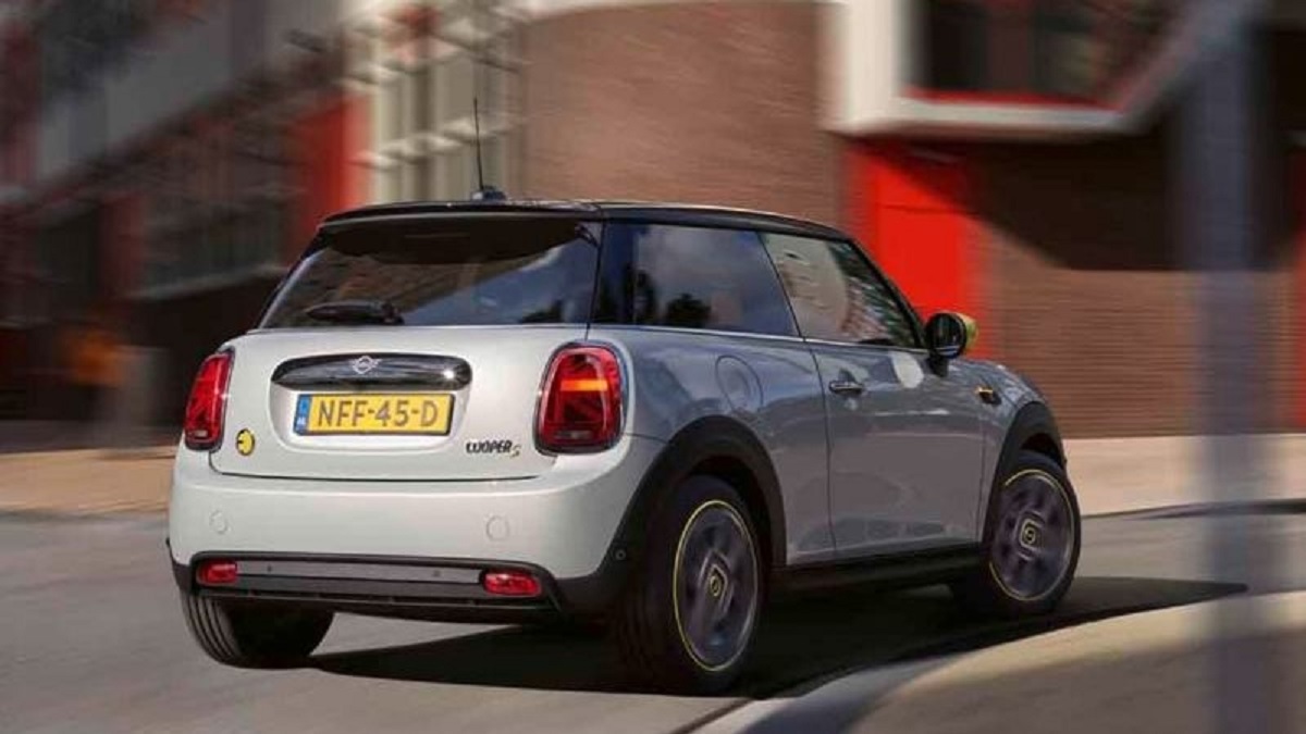 Mini Cooper Unveils 2024 Cooper EV, India Launch Soon; Check Specs